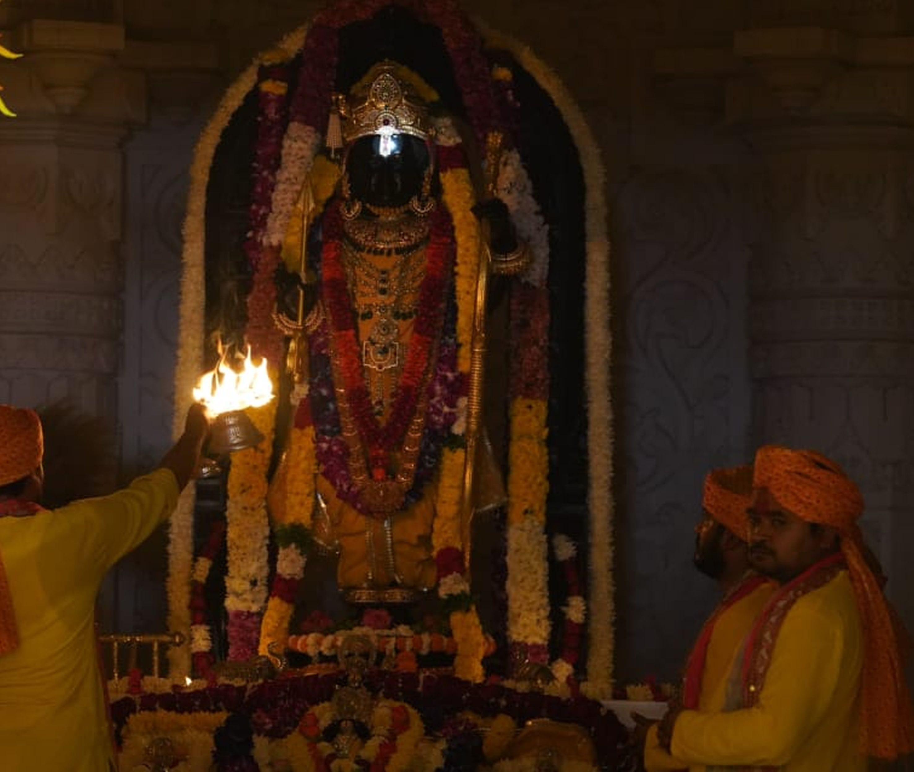 38-राममंदिर में रामनवमी के मौके पर भगवान श्रीराम के ललाट पर सूर्य तिलक का दृश्य।-ट्रस्ट 38-राममंदिर में रामनवमी के मौके पर भगवान श्रीराम के ललाट पर सूर्य तिलक का दृश्य।-ट्रस्ट