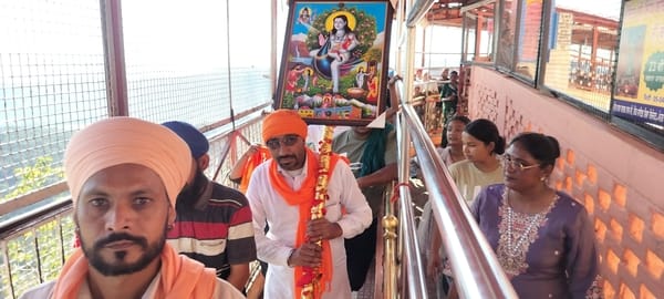 बाबा बालक नाथ मंदिर में आशीर्वाद लेने पहुंचे भक्त। संवाद बाबा बालक नाथ मंदिर में आशीर्वाद लेने पहुंचे भक्त। संवाद