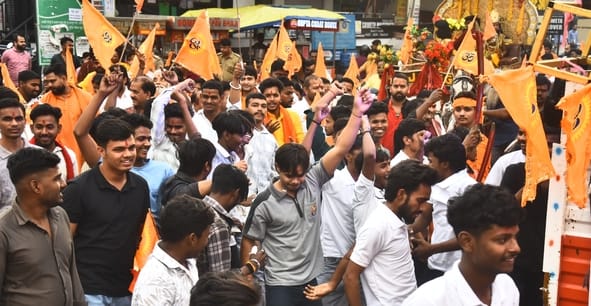 बजरंग दल के कार्यकर्ताओं ने निकाली शोभा यात्रा बजरंग दल के कार्यकर्ताओं ने निकाली शोभा यात्रा