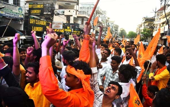 बजरंग दल के कार्यकर्ताओं ने निकाली शोभा यात्रा बजरंग दल के कार्यकर्ताओं ने निकाली शोभा यात्रा
