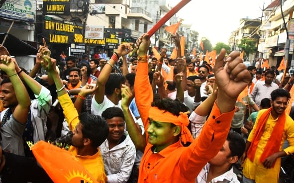 बजरंग दल के कार्यकर्ताओं ने निकाली शोभा यात्रा बजरंग दल के कार्यकर्ताओं ने निकाली शोभा यात्रा