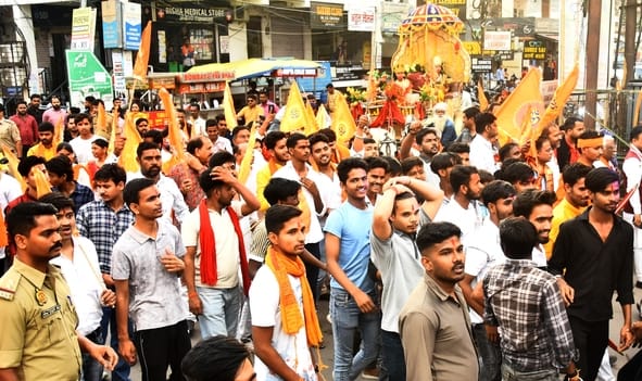 बजरंग दल के कार्यकर्ताओं ने निकाली शोभा यात्रा बजरंग दल के कार्यकर्ताओं ने निकाली शोभा यात्रा