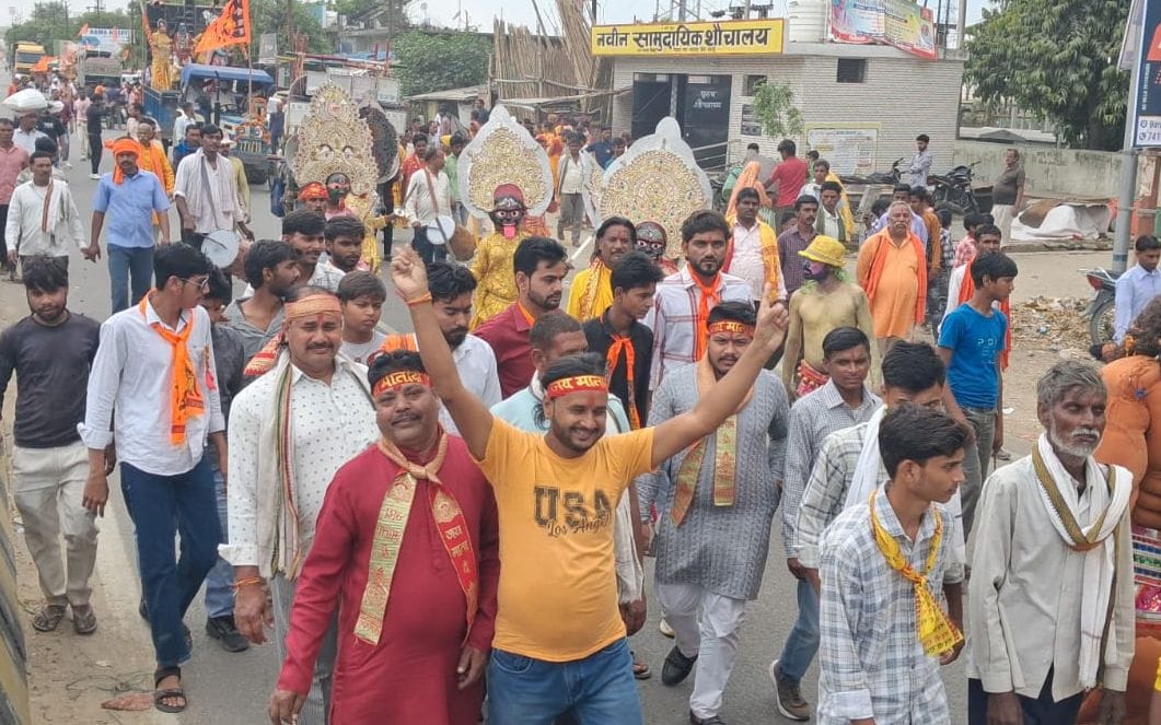 बिनावर में रामनौमी शोभा यात्रा में शामिल श्रीराम लक्ष्मण की झांकी। संवाद