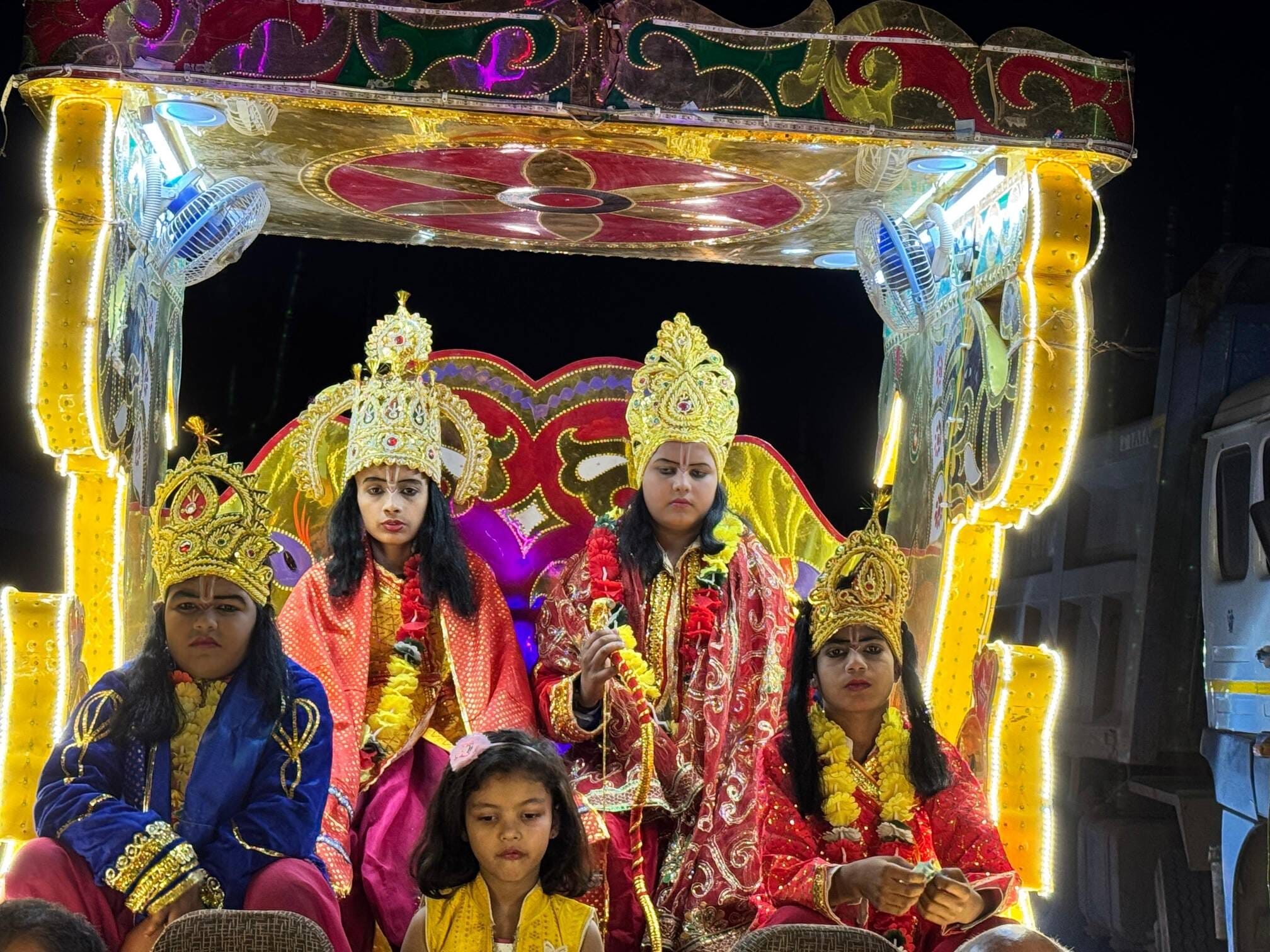 फोटो न-27 सीकेटीपी 23 शोभा यात्रा में शामिल भक्त। संवाद फोटो न-27 सीकेटीपी 23 शोभा यात्रा में शामिल भक्त। संवाद