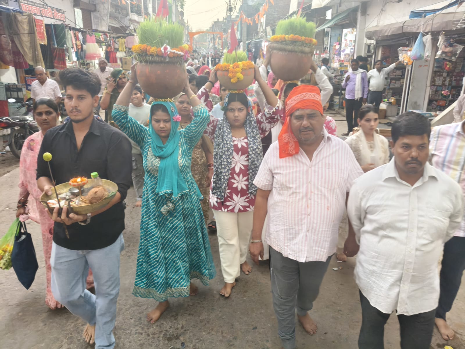 फोटो न-27 सीकेटीपी 23 शोभा यात्रा में शामिल भक्त। संवाद फोटो न-27 सीकेटीपी 23 शोभा यात्रा में शामिल भक्त। संवाद