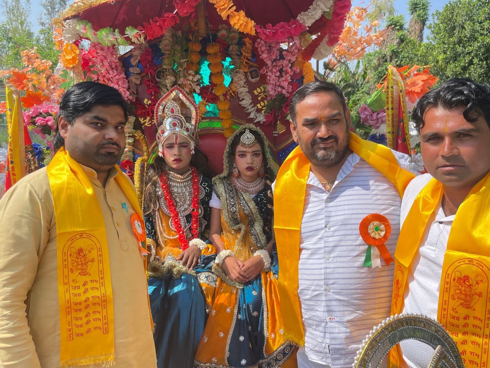 कांधला में श्री राम नवमी पर शोभा यात्रा में शामिल श्रद्धालु । संवाद कांधला में श्री राम नवमी पर शोभा यात्रा में शामिल श्रद्धालु । संवाद