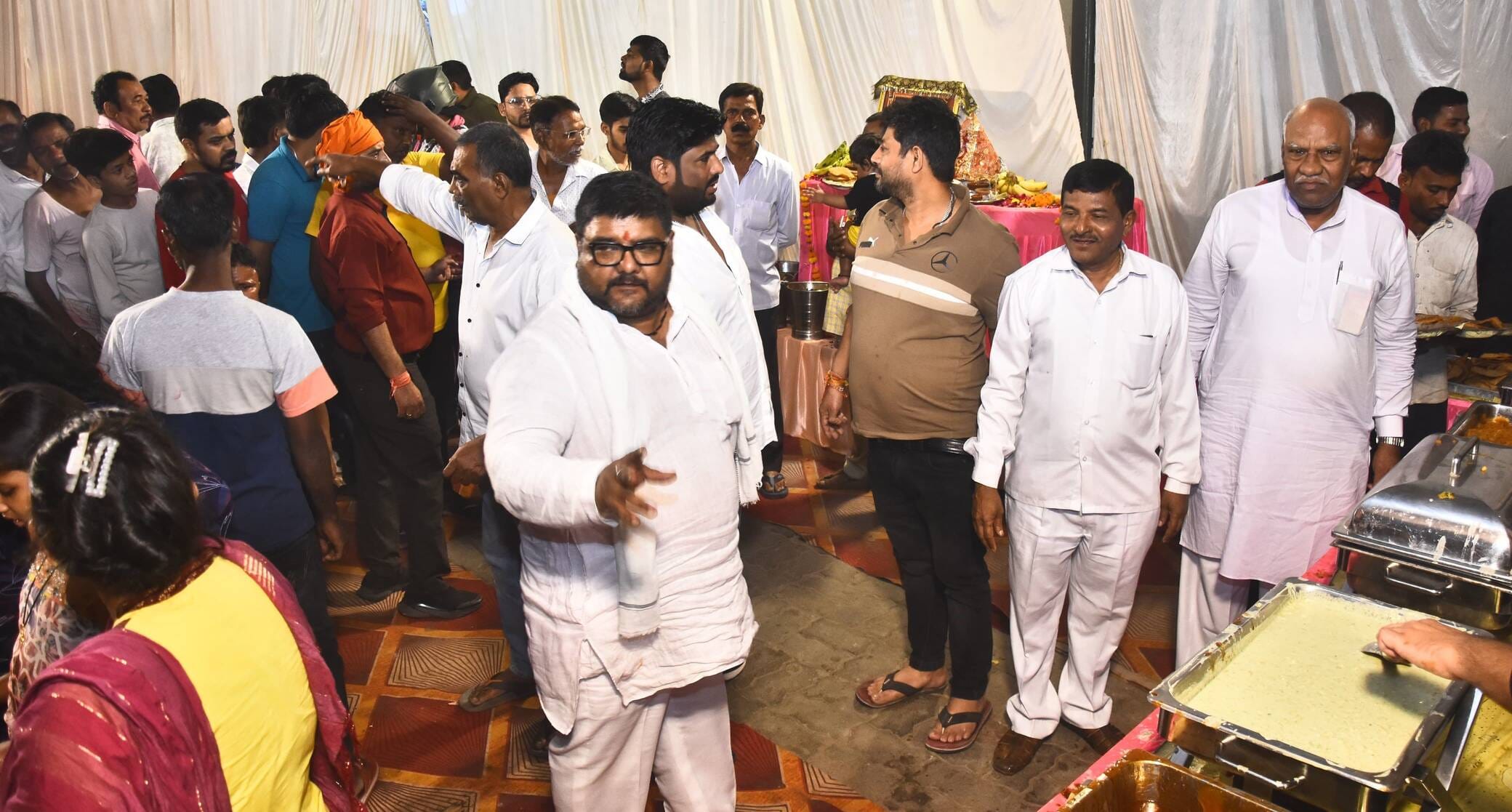 मां भगवती के पूजन के साथ लगा भंडारा