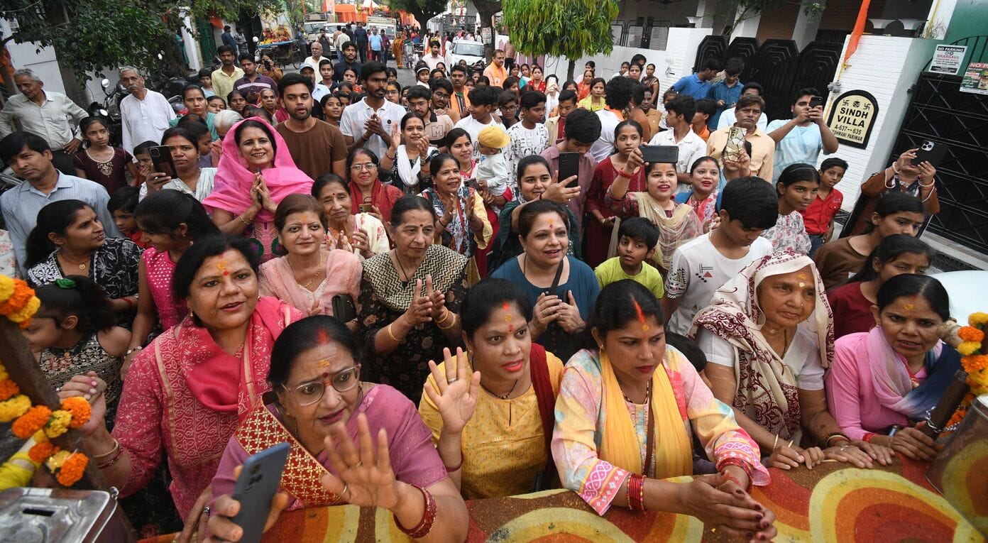 रामभक्तों ने खींचा रथ, झांकियां बनीं आकर्षण