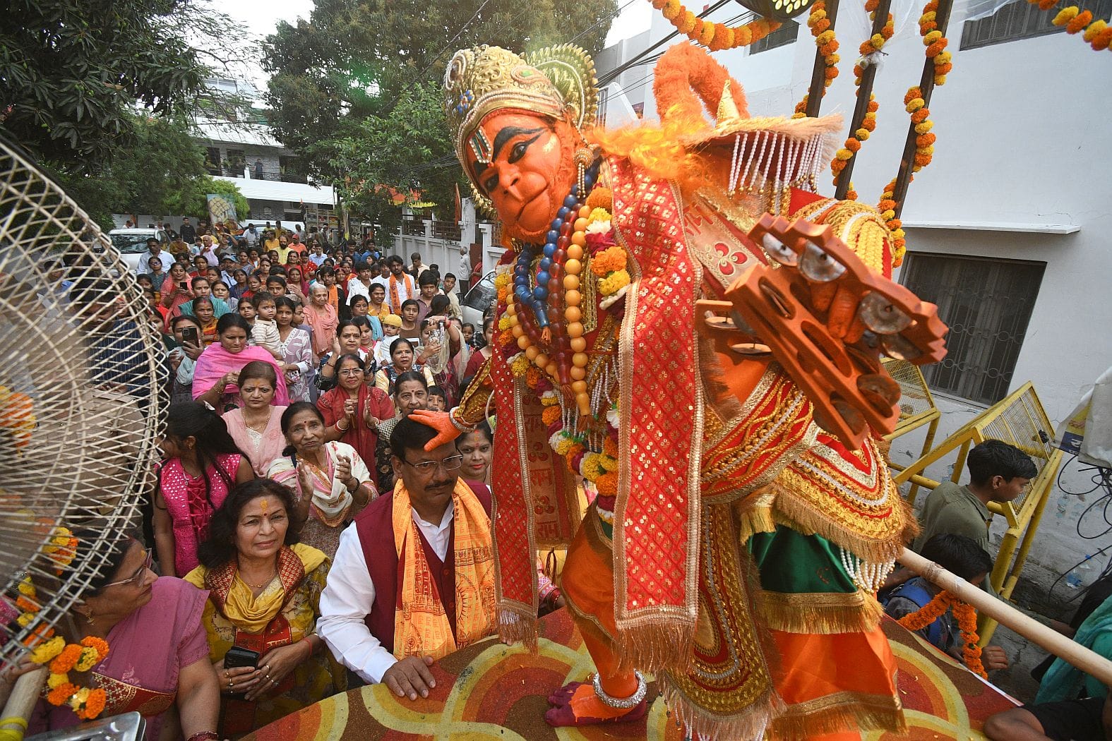 रामभक्तों ने खींचा रथ, झांकियां बनीं आकर्षण