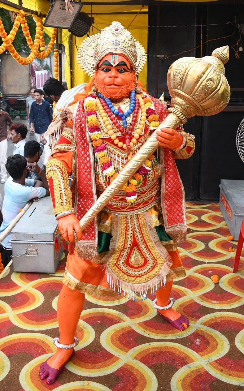 रामभक्तों ने खींचा रथ, झांकियां बनीं आकर्षण
