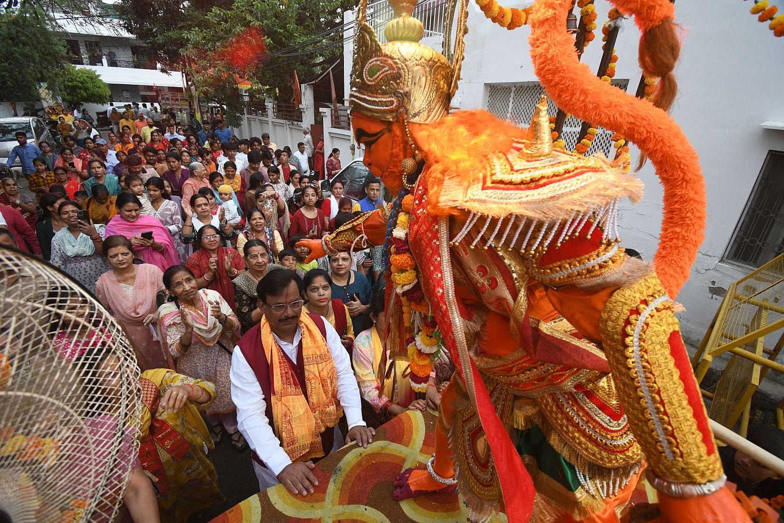 रामभक्तों ने खींचा रथ, झांकियां बनीं आकर्षण