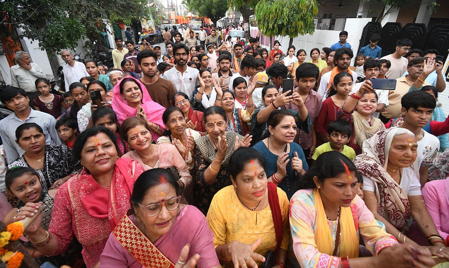 रामभक्तों ने खींचा रथ, झांकियां बनीं आकर्षण