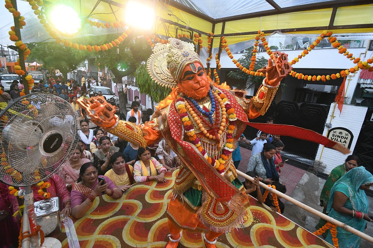 रामभक्तों ने खींचा रथ, झांकियां बनीं आकर्षण