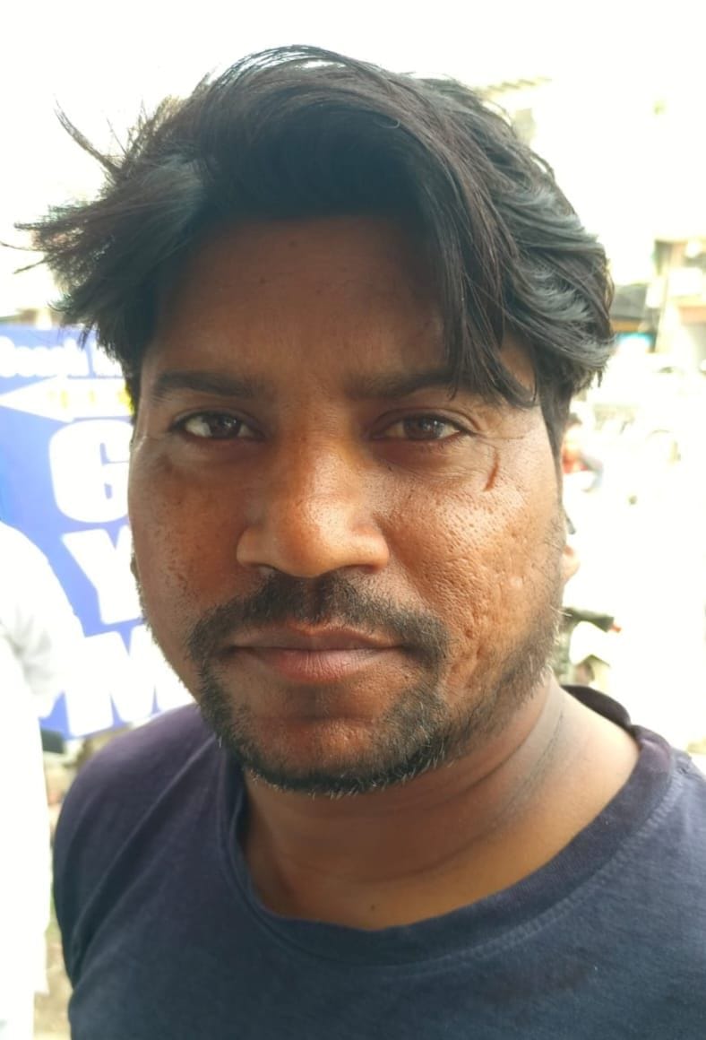 24-शहर के शीला बाईपास स्थित गैस एजेंसी पर कतार में लगे उपभोक्ता। संवाद 24-शहर के शीला बाईपास स्थित गैस एजेंसी पर कतार में लगे उपभोक्ता। संवाद