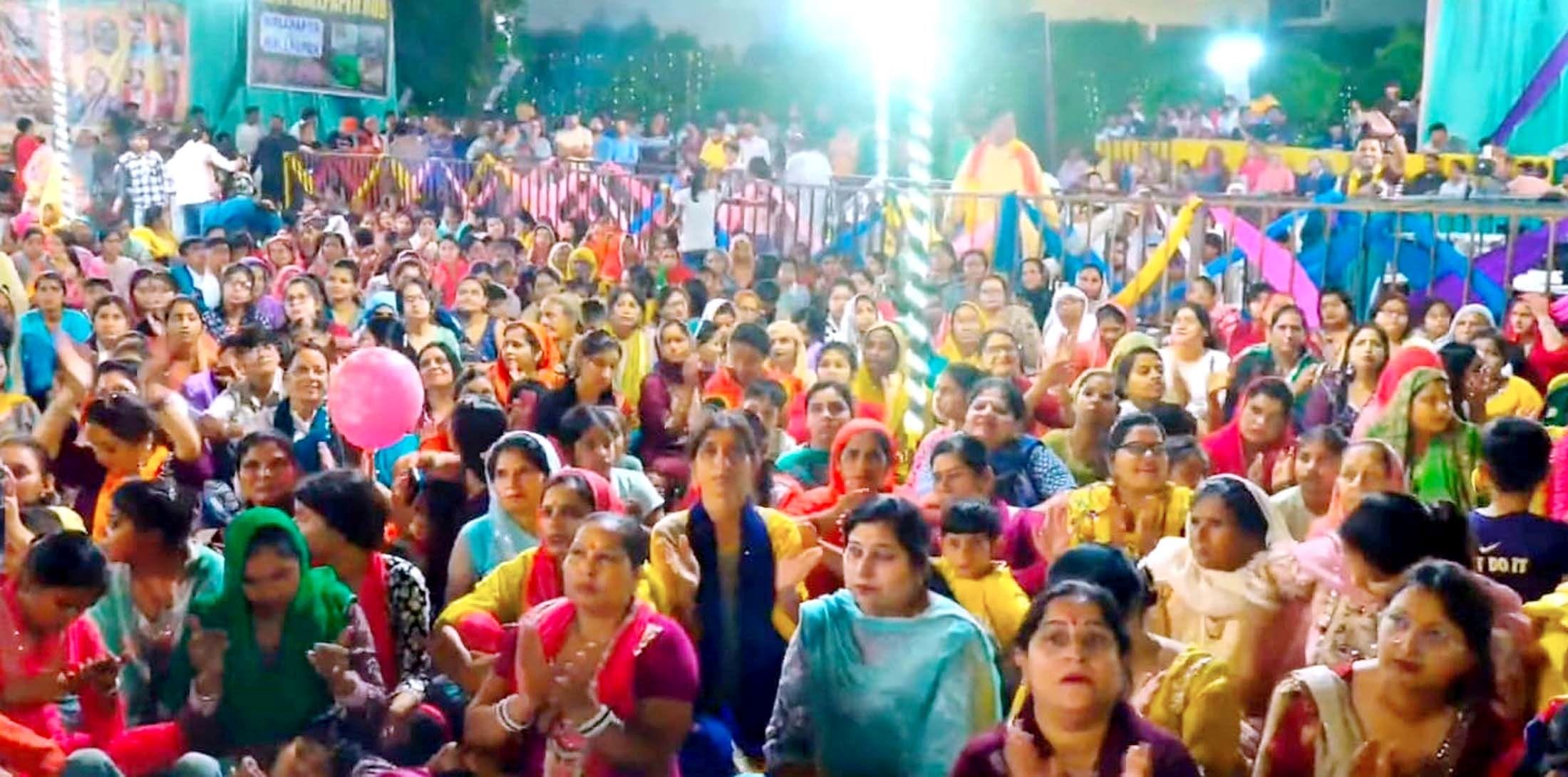 29जेएनडी06: जागरण ग्राऊंड पर सजा मां का दरबार। संवाद 29जेएनडी06: जागरण ग्राऊंड पर सजा मां का दरबार। संवाद