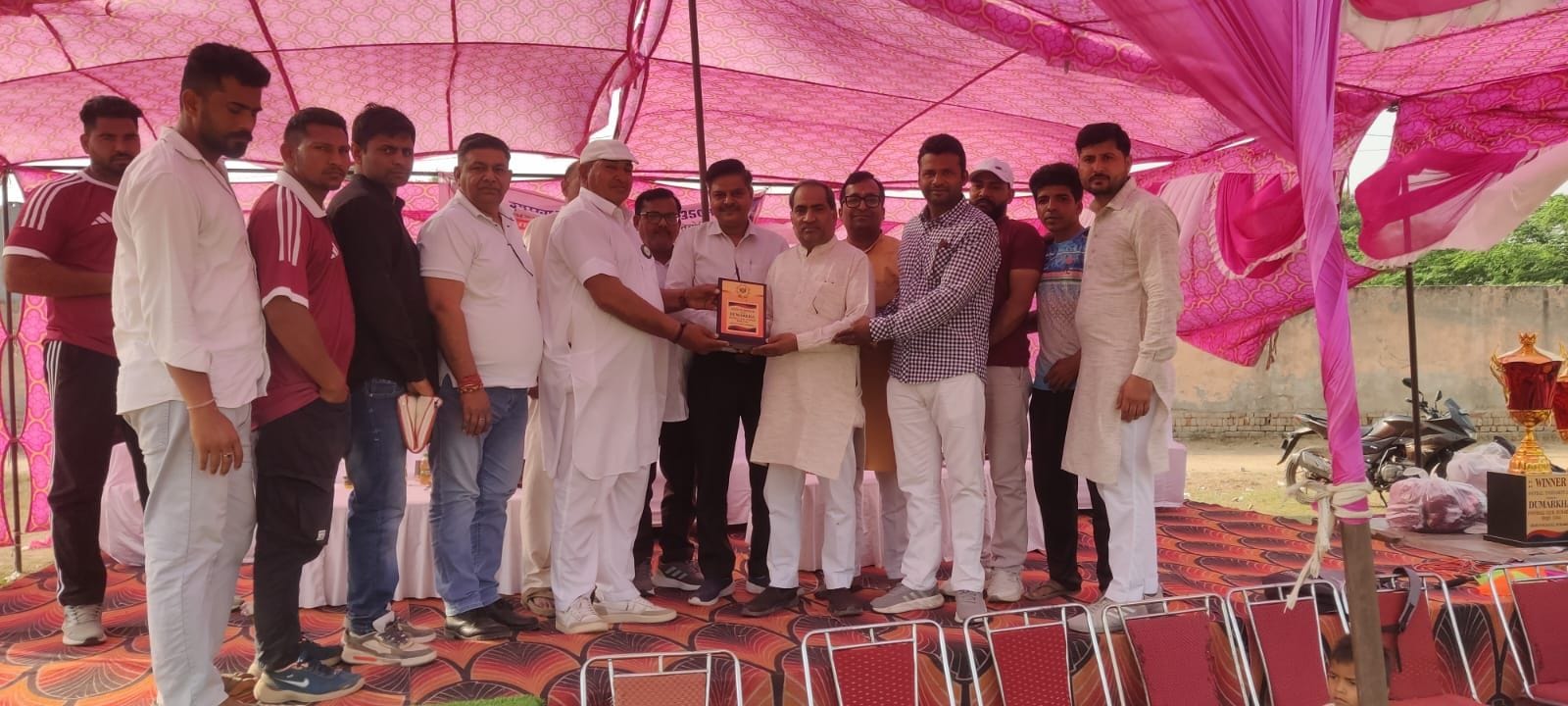 29जेएनडी28: खेल के मैदान में दमखम दिखाते हुए खिलाड़ी। संवाद।