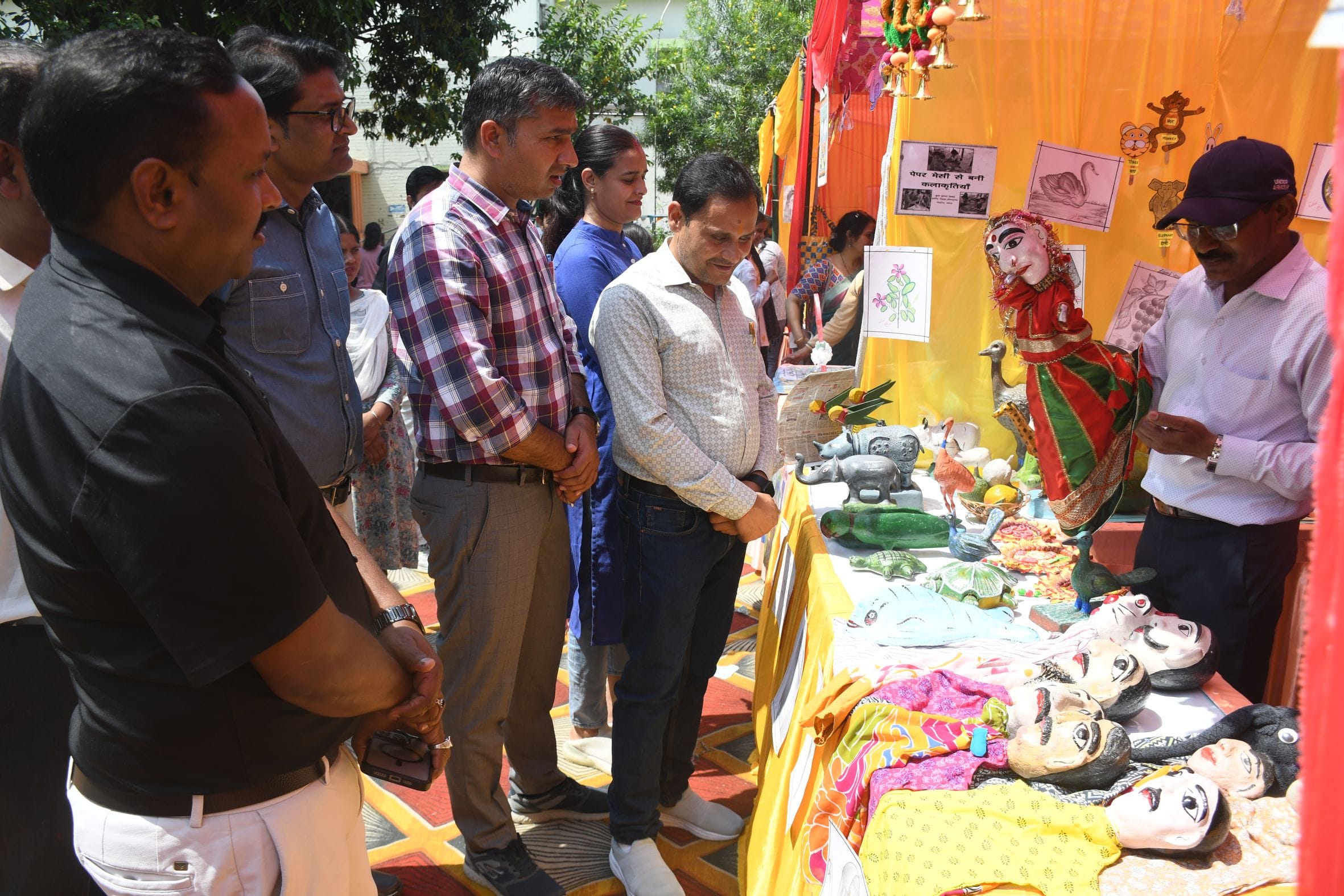 डायट परिसर में वार्षिक कला प्रदर्शनी एवं रंगोत्सव का आयोजन हुआ। डायट परिसर में वार्षिक कला प्रदर्शनी एवं रंगोत्सव का आयोजन हुआ।