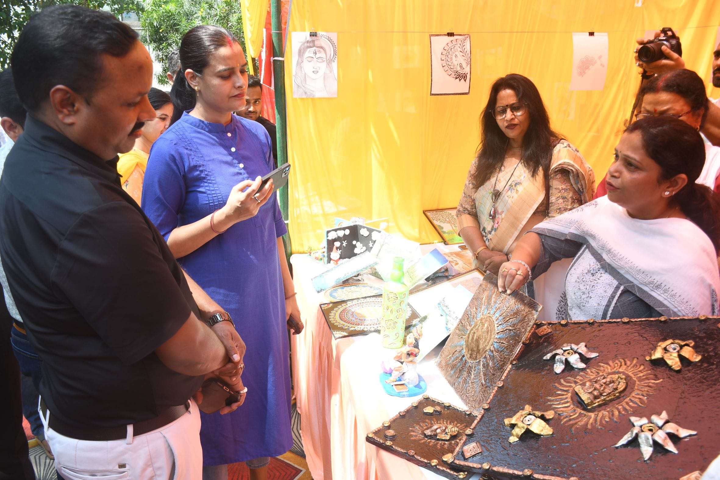 डायट परिसर में वार्षिक कला प्रदर्शनी एवं रंगोत्सव का आयोजन हुआ। डायट परिसर में वार्षिक कला प्रदर्शनी एवं रंगोत्सव का आयोजन हुआ।
