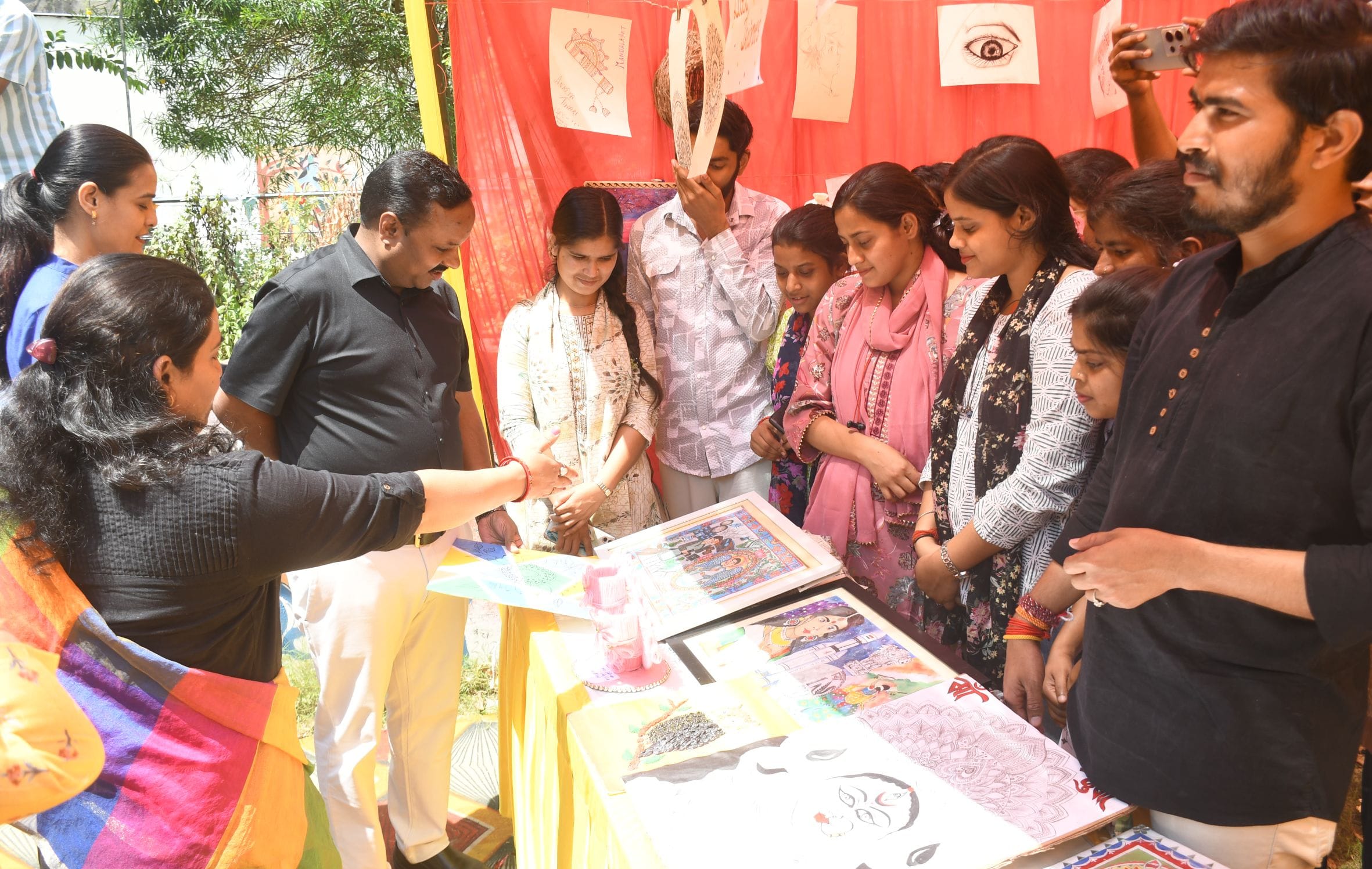 डायट परिसर में वार्षिक कला प्रदर्शनी एवं रंगोत्सव का आयोजन हुआ। डायट परिसर में वार्षिक कला प्रदर्शनी एवं रंगोत्सव का आयोजन हुआ।