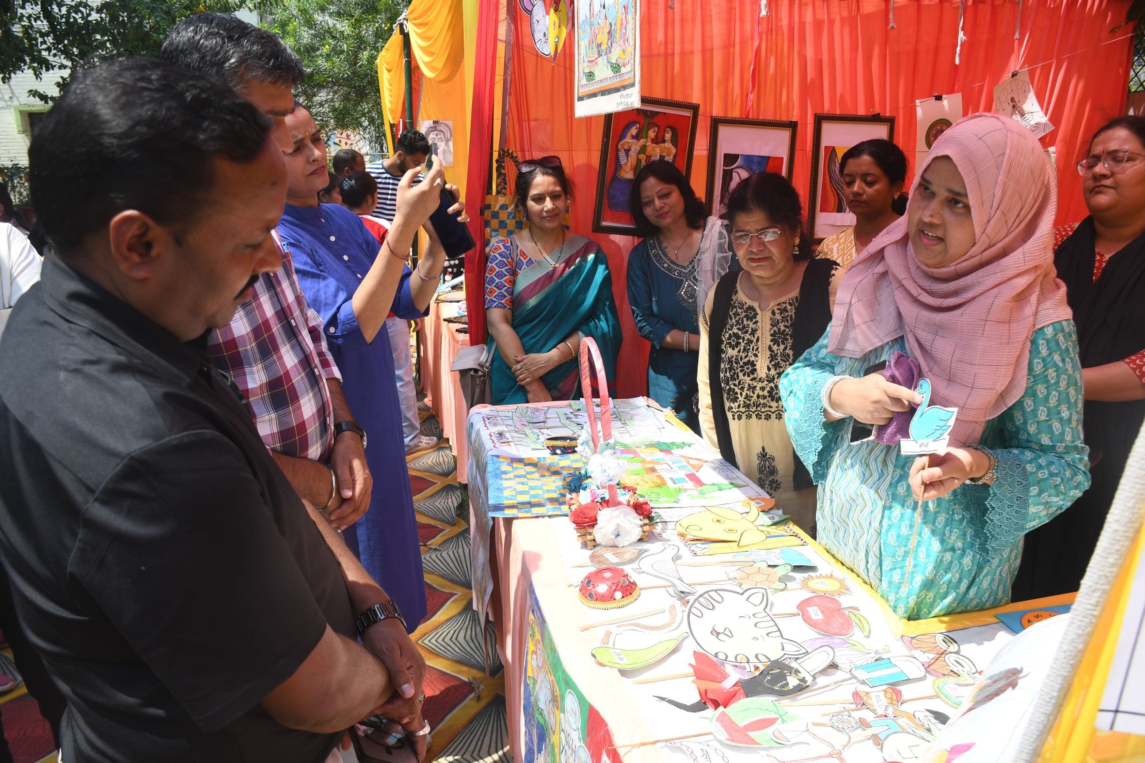 डायट परिसर में वार्षिक कला प्रदर्शनी एवं रंगोत्सव का आयोजन हुआ। डायट परिसर में वार्षिक कला प्रदर्शनी एवं रंगोत्सव का आयोजन हुआ।