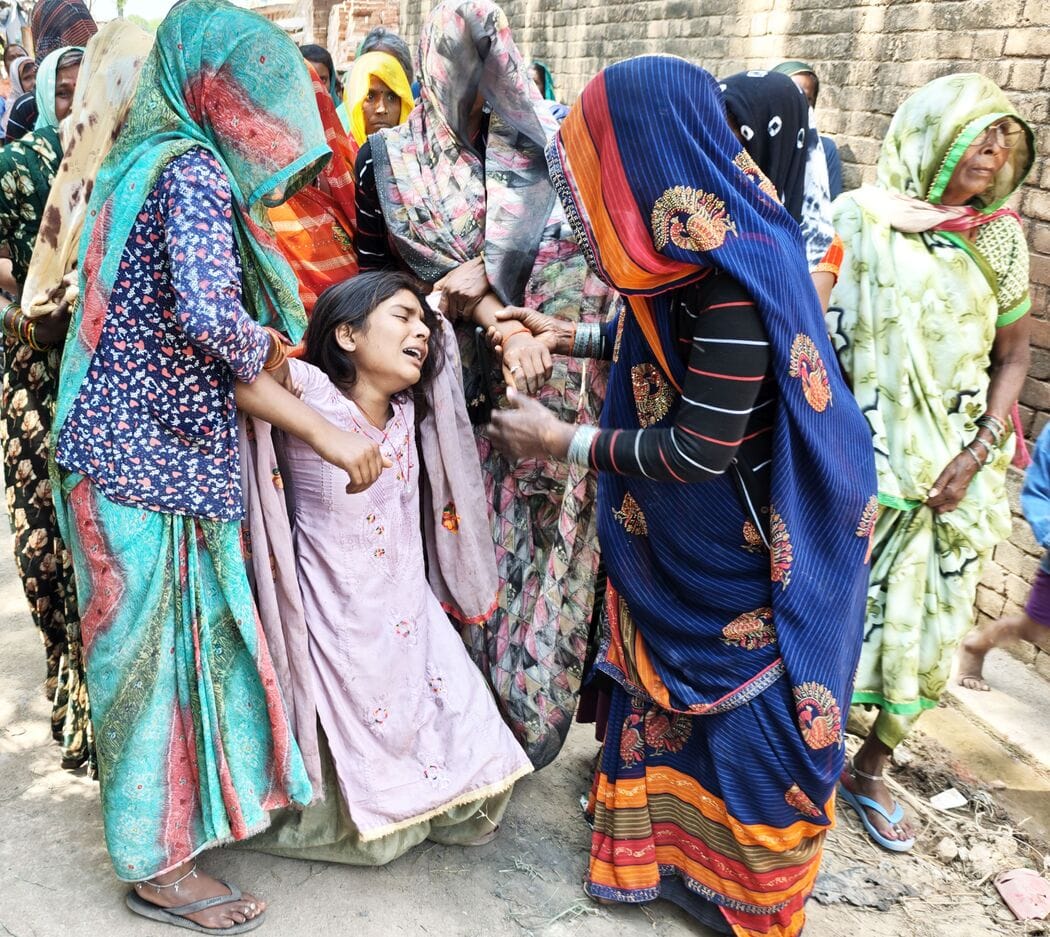 फोटो-22-रोती बिलखती रंजना की बहन संजना। संवाद फोटो-22-रोती बिलखती रंजना की बहन संजना। संवाद