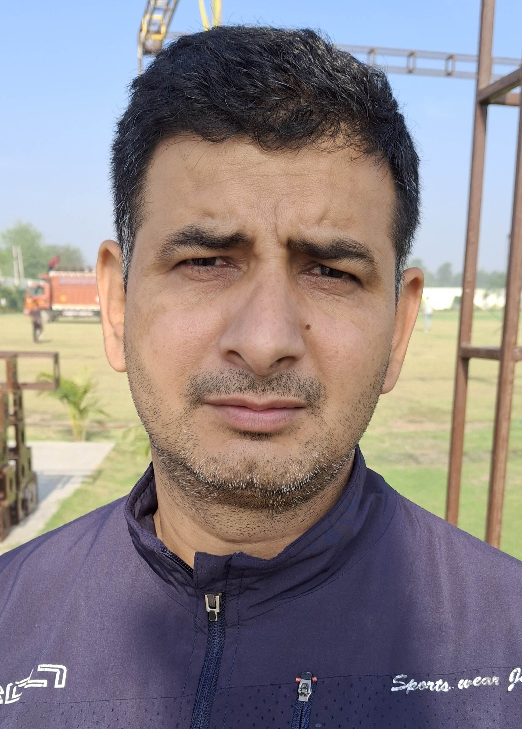 -फोटो 54 : शहर में एक दुकान से स्कूल ड्रेस खरीदते अभिभावक। संवाद -फोटो 54 : शहर में एक दुकान से स्कूल ड्रेस खरीदते अभिभावक। संवाद