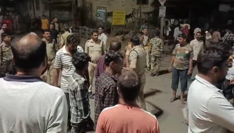 काली विसर्जन जुलूस में हंगामा, अंडा फेंके जाने से भड़की नाराज़गी