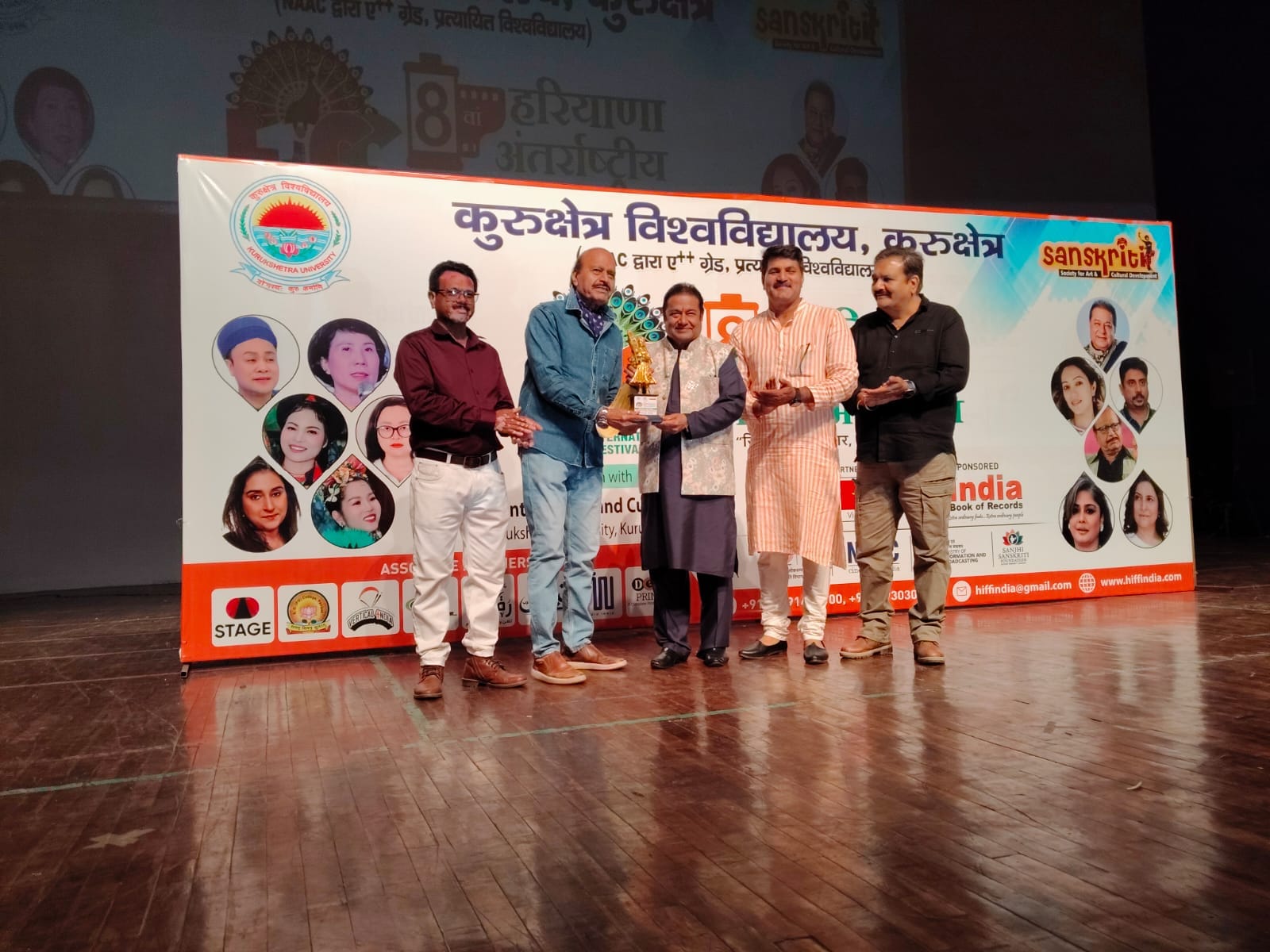 कुरुक्षेत्र। कुवि में हरियाणा फिल्म महोत्सव में पहुंचे अनुप जलौटा और मासूम शर्मा। स्वयं कुरुक्षेत्र। कुवि में हरियाणा फिल्म महोत्सव में पहुंचे अनुप जलौटा और मासूम शर्मा। स्वयं