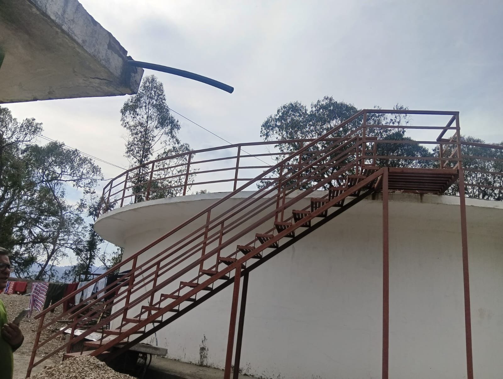 सोलन के टैंक रोड पर बना नया पानी का टैंक। संवाद सोलन के टैंक रोड पर बना नया पानी का टैंक। संवाद