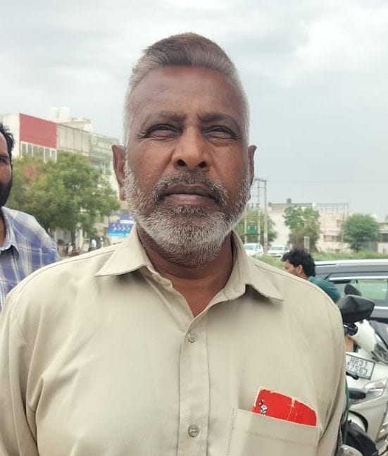 30जेएनडी20:हुडा ग्राउंड में गैस सिलिंडर के लिए लाइन में लगे उपभोक्ता। संवाद 30जेएनडी20:हुडा ग्राउंड में गैस सिलिंडर के लिए लाइन में लगे उपभोक्ता। संवाद