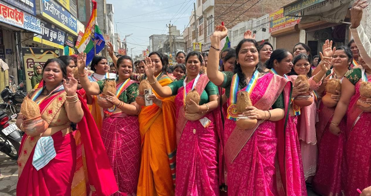 30जेएनडी24-महावीर जयंती मनाते हुए जैन समाज के लोग। स्रोत समाज