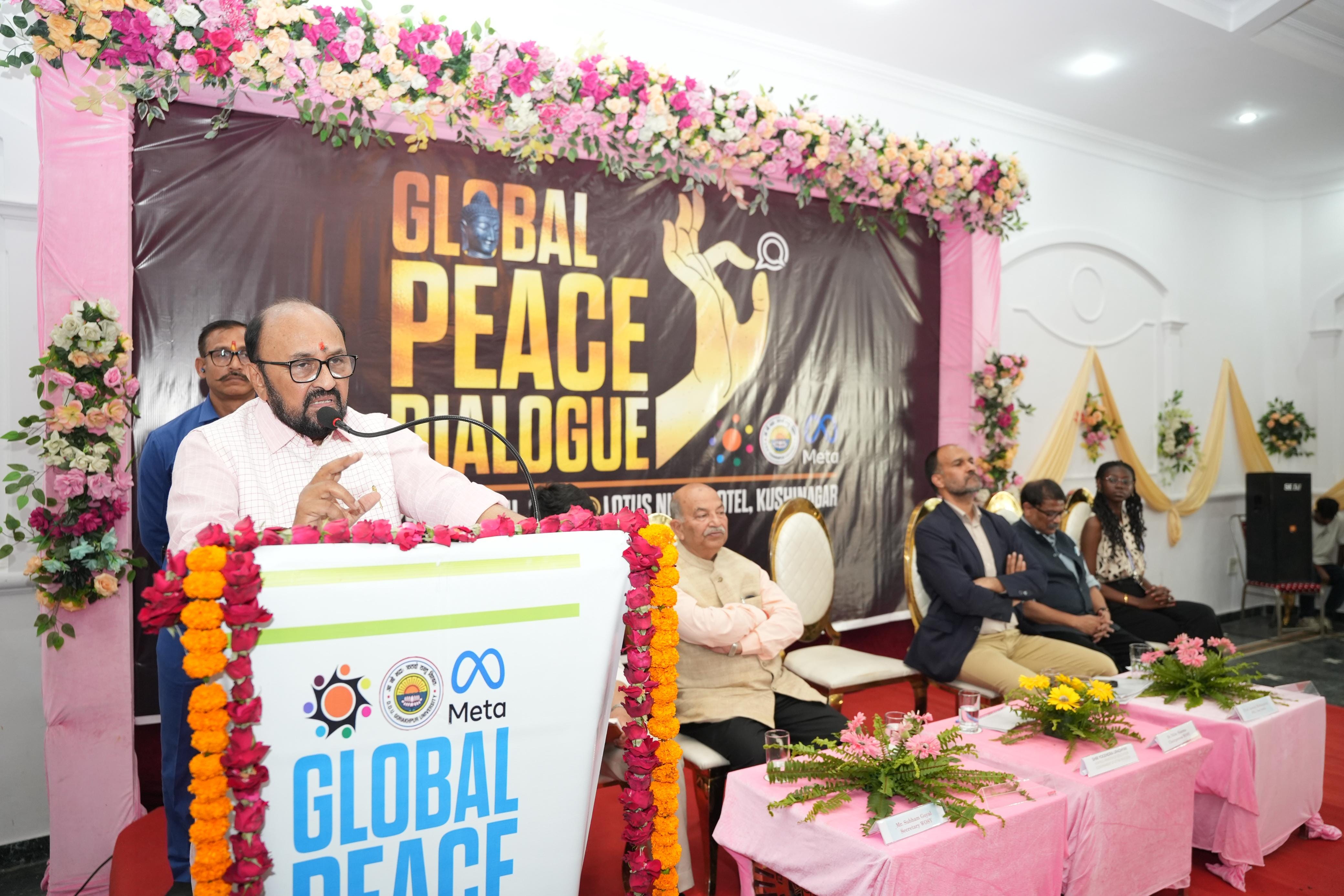 भगवान बुद्ध की निर्वाणस्थली कुशीनगर में विश्व शांति संवाद कार्यक्रम में उपस्थित विश्व छात्र व भगवान बुद्ध की निर्वाणस्थली कुशीनगर में विश्व शांति संवाद कार्यक्रम में उपस्थित विश्व छात्र व