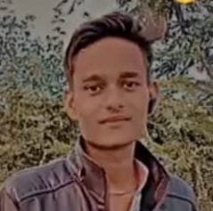 बिसौली अस्पताल में मृतक के परिजनों को ढांढस बंधाते लोग। संवाद