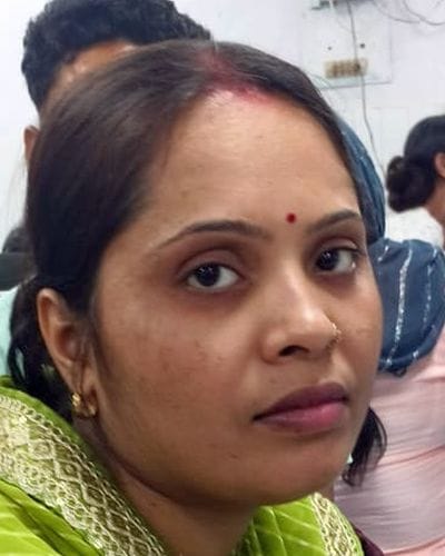 फोटो 29 एमएएचपी 07 परिचय-गर्मी के चलते आयुष्मान वार्ड में भर्ती मरीज व परेशान तीमारदार। संवाद