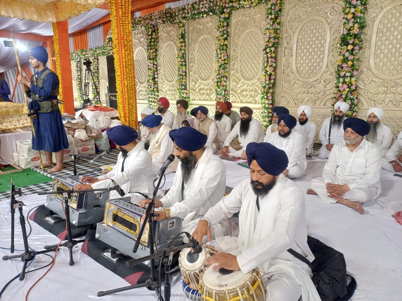 गांधी मैदान में उमड़ी संगत, गुरु के चरणों में लगाई हाजिरी गांधी मैदान में उमड़ी संगत, गुरु के चरणों में लगाई हाजिरी