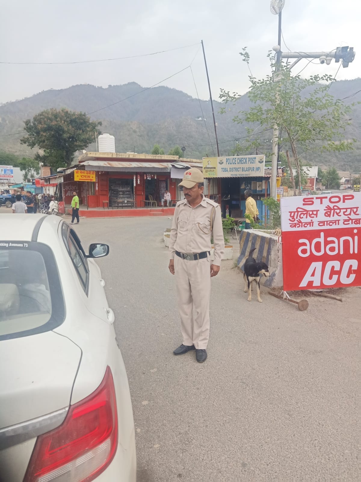 हिमाचल-पंजाब सीमा पर स्थित गरामोड़ टोल बैरियर, जहां स्थिति सामान्य है। संवाद