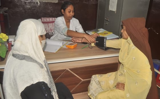 मोती कालोनी स्थित पीपीसी में लगे जन आरोग्य मेले के दौरान खाली पड़ी चिकित्सक की कुर्सी। संवाद