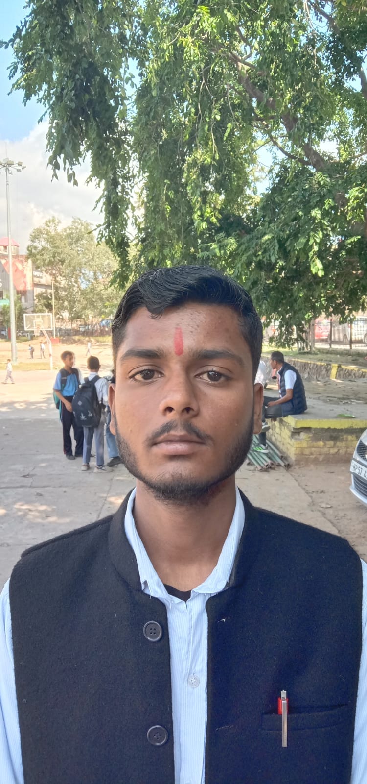 नाहन के दिल्लीगेट पर जल निकासी नाली के बाद चौड़ा हुआ मार्ग और पैदलचलने वालों को मिला फुटपाथ। सं