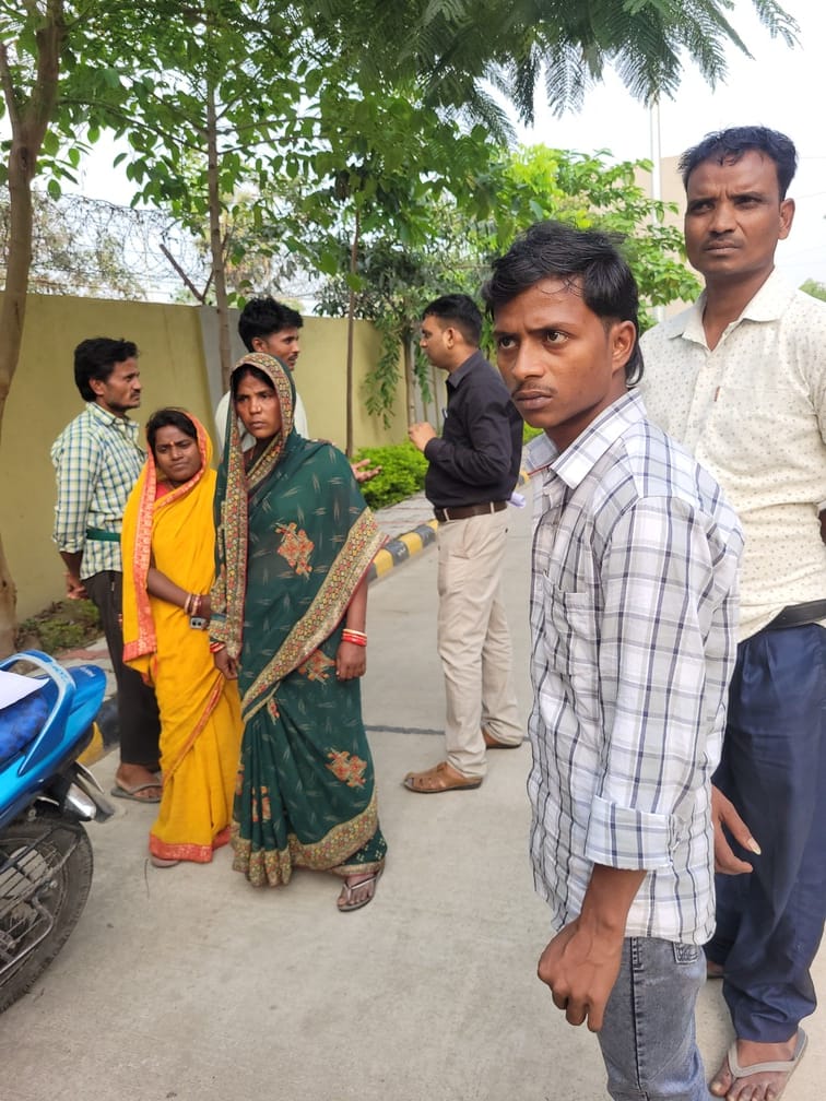 पूर्णिया जीएमसीएच में पोस्टमार्टम कराने पहुंचे परिजन और पुलिस