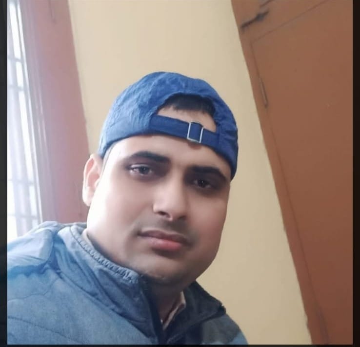 रीवा मिर्ज़ापुर हाइवे पर ड्रमंडगंज घाटी में दुर्घटनाग्रस्त कंटेनर। स्रोत-सोशल मीडिया