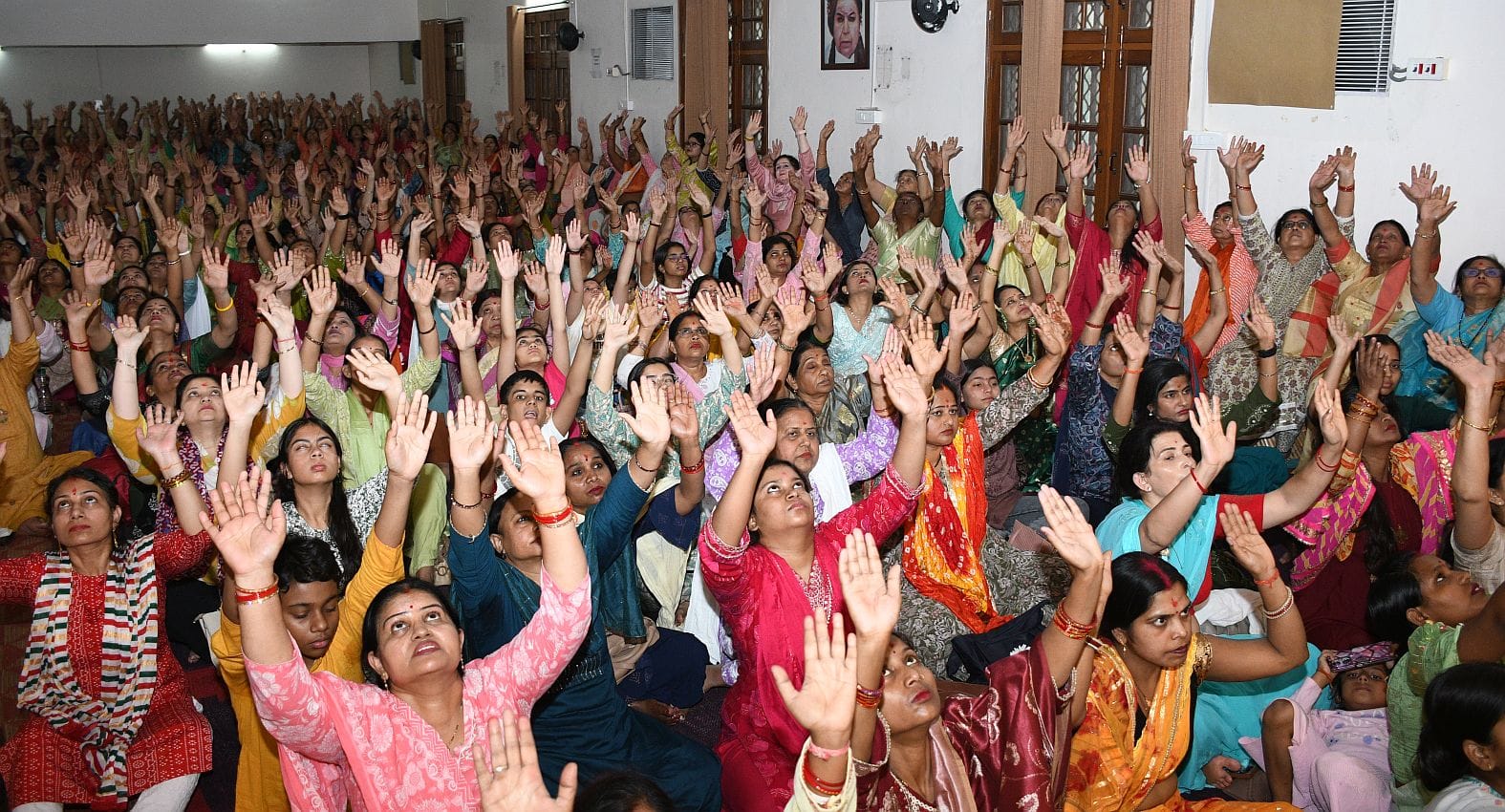 सहजयोग ध्यान केंद्र में रविवार शाम परमात्मा से योग की सहज अनुभूति और सहज गायन का कार्यक्रम हुआ। सहजयोग ध्यान केंद्र में रविवार शाम परमात्मा से योग की सहज अनुभूति और सहज गायन का कार्यक्रम हुआ।