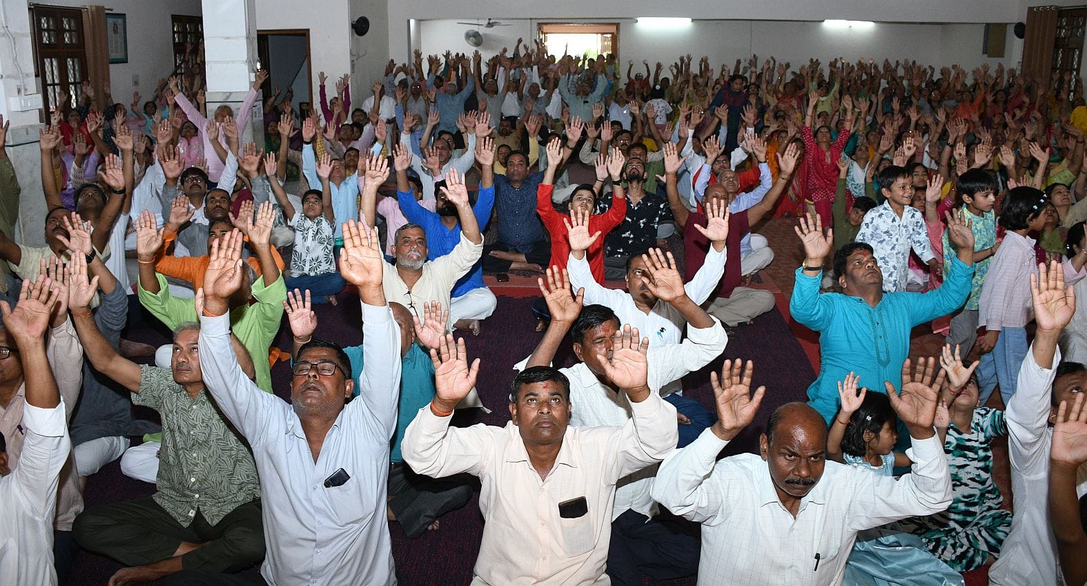 सहजयोग ध्यान केंद्र में रविवार शाम परमात्मा से योग की सहज अनुभूति और सहज गायन का कार्यक्रम हुआ। सहजयोग ध्यान केंद्र में रविवार शाम परमात्मा से योग की सहज अनुभूति और सहज गायन का कार्यक्रम हुआ।