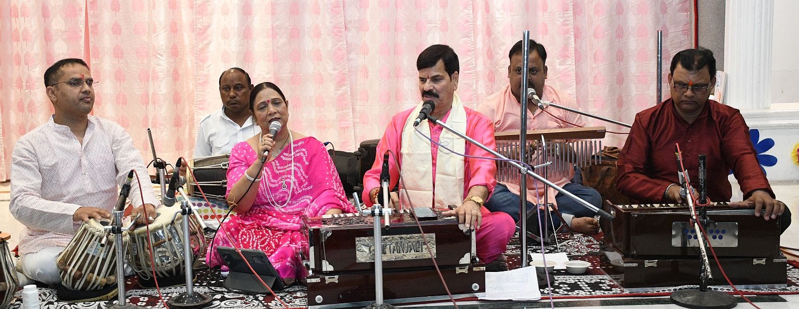सहजयोग ध्यान केंद्र में रविवार शाम परमात्मा से योग की सहज अनुभूति और सहज गायन का कार्यक्रम हुआ। सहजयोग ध्यान केंद्र में रविवार शाम परमात्मा से योग की सहज अनुभूति और सहज गायन का कार्यक्रम हुआ।