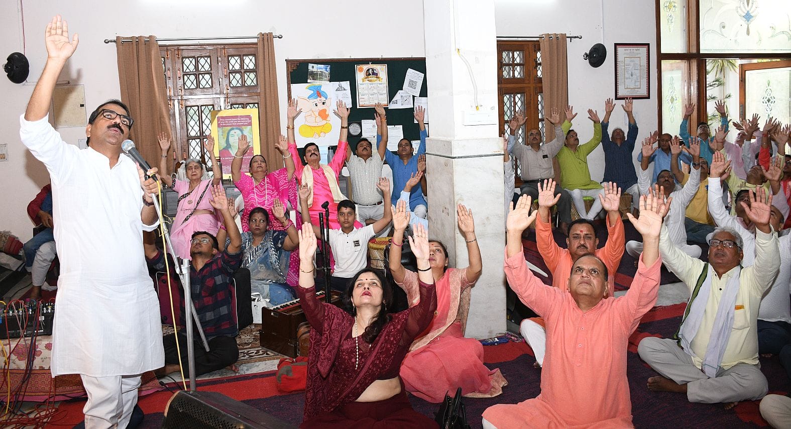 सहजयोग ध्यान केंद्र में रविवार शाम परमात्मा से योग की सहज अनुभूति और सहज गायन का कार्यक्रम हुआ। सहजयोग ध्यान केंद्र में रविवार शाम परमात्मा से योग की सहज अनुभूति और सहज गायन का कार्यक्रम हुआ।