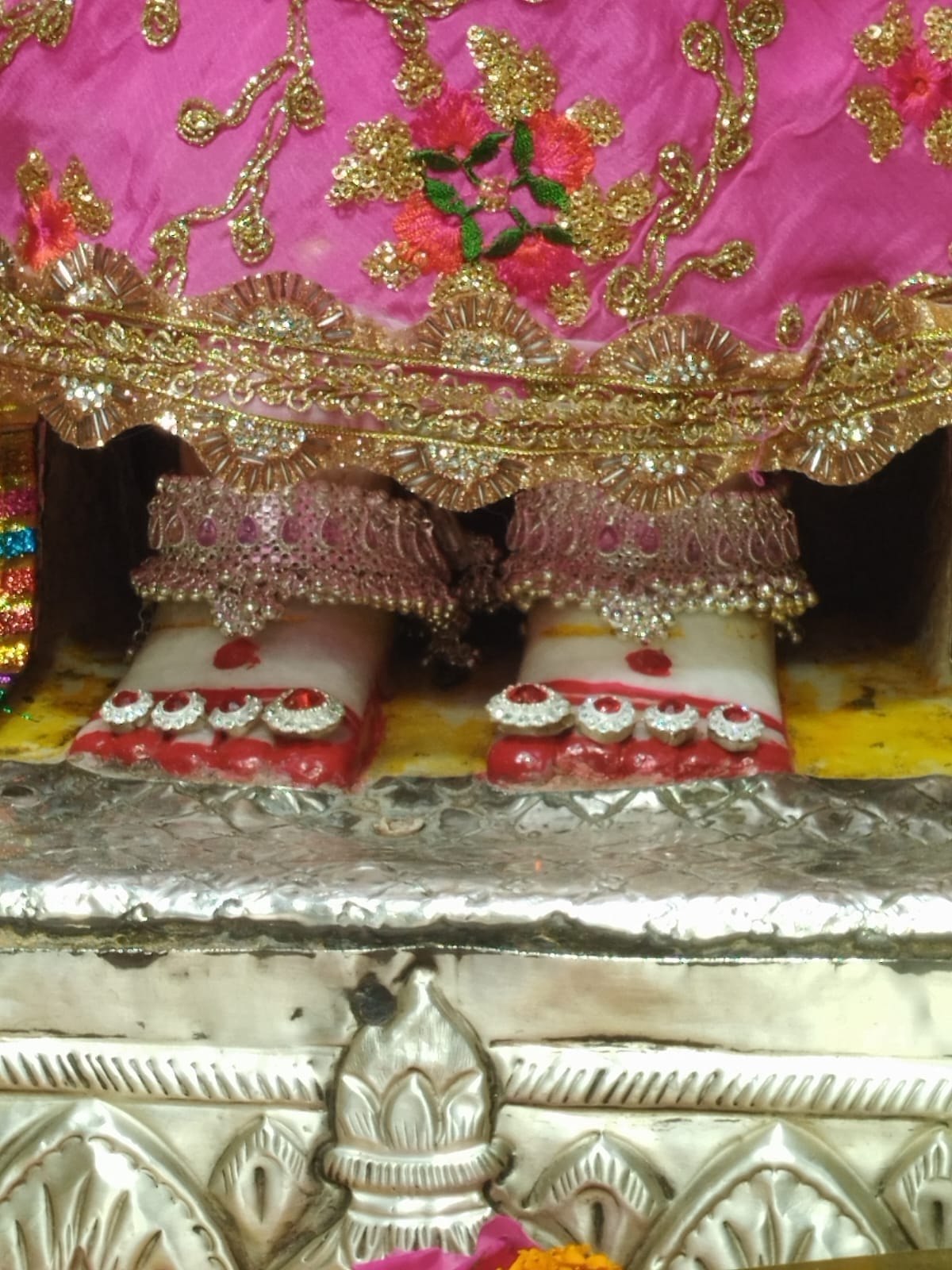 संदोहन देवी मंदिर में छह महीने बाद हुए मां के चरण दर्शन संदोहन देवी मंदिर में छह महीने बाद हुए मां के चरण दर्शन