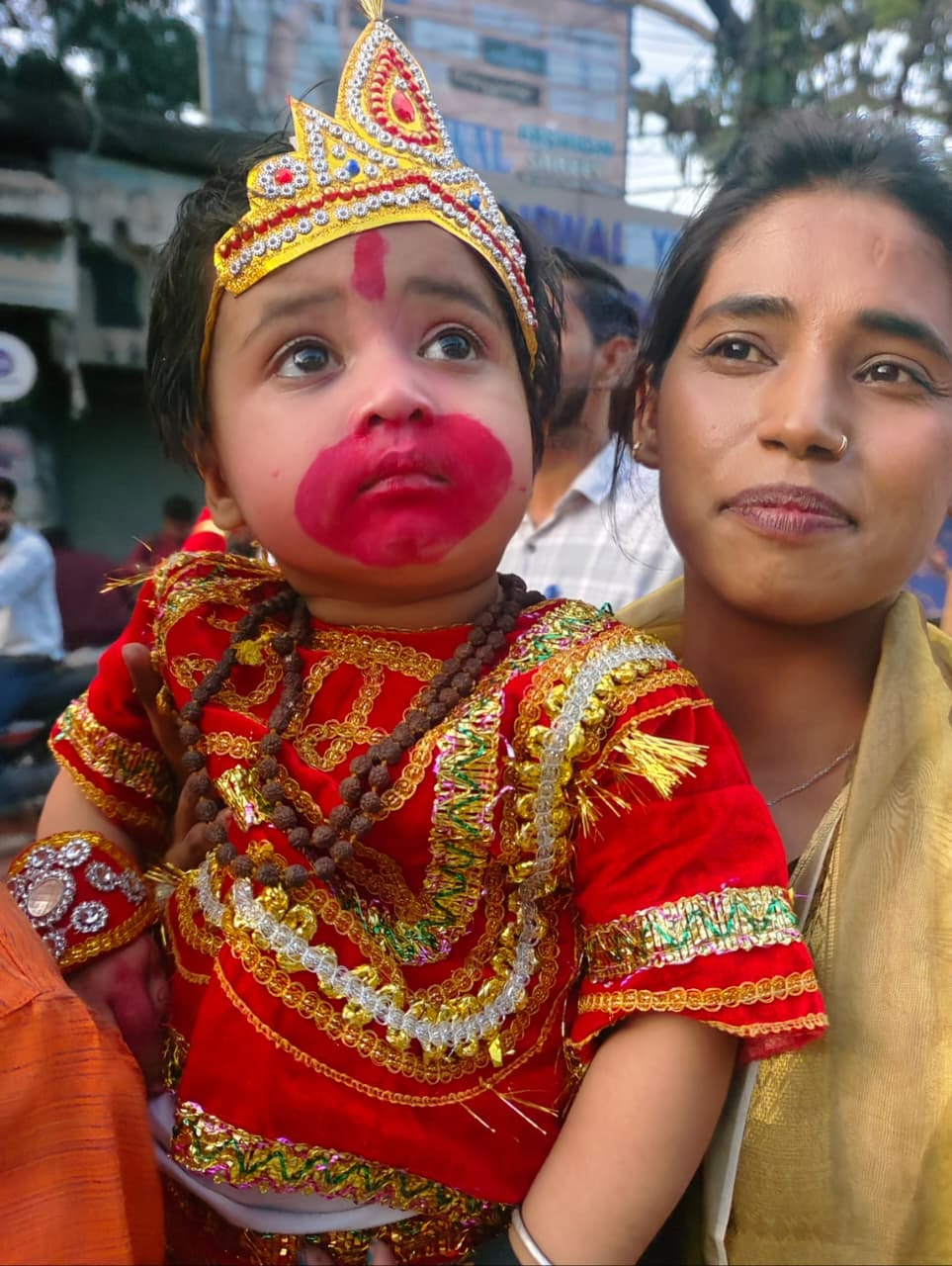 बाइक रैली में मौजूद लोग। संवाद