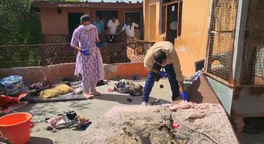 फोटो- 21 घटना को बताता सना का मासूम बेटा अजमल। संवाद