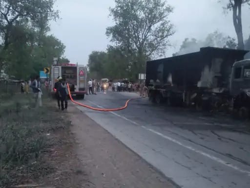 फोटो- 31सीकेटीपी 14 सड़क हादसे में क्षतिग्रस्त स्कॉर्पियो। संवाद