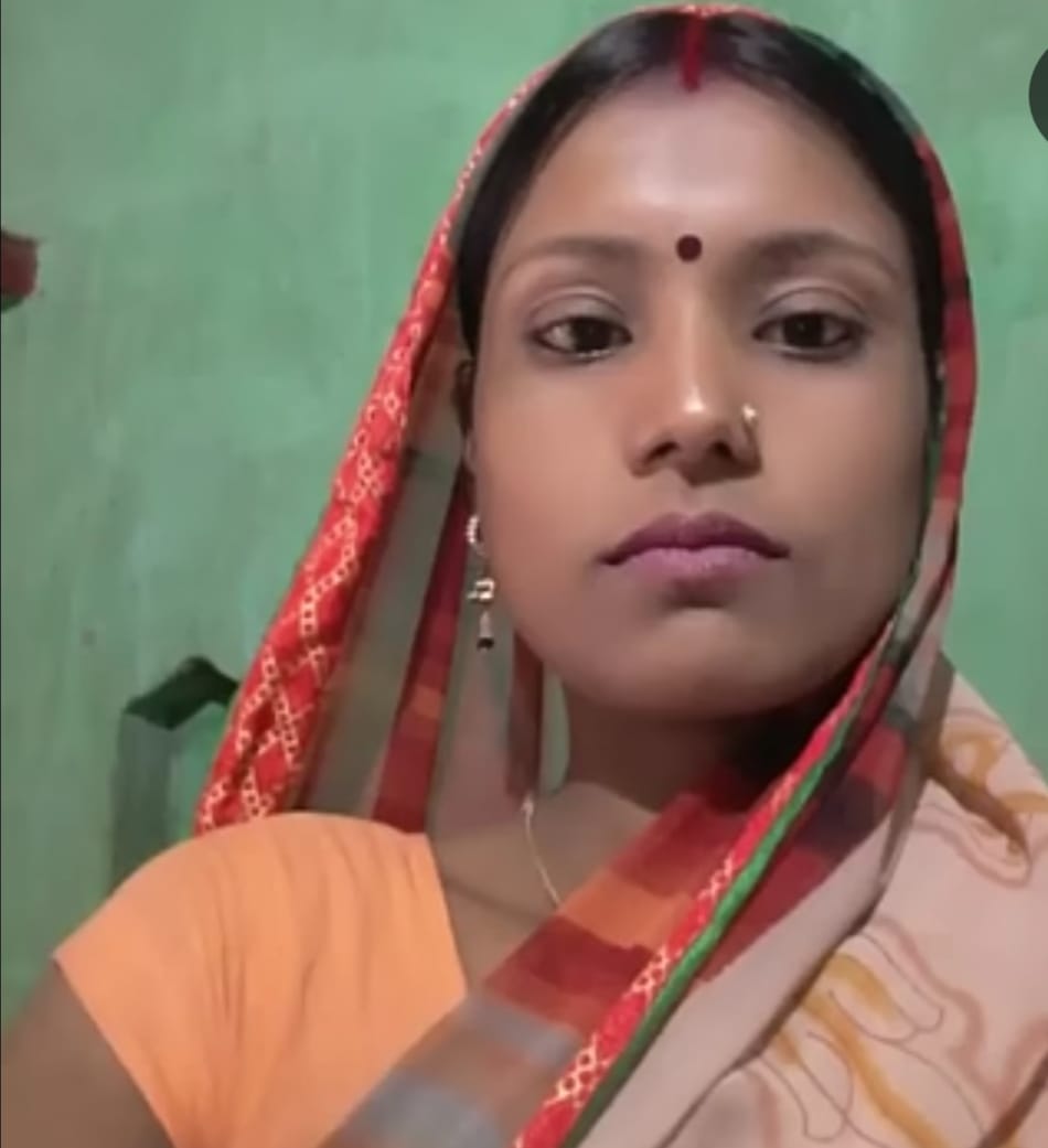 फोटो न- 30सीकेटीपी 12 शहर के खटकाना मोहल्ला में चूल्हा पर भोजन पकाती महिला। संवाद फोटो न- 30सीकेटीपी 12 शहर के खटकाना मोहल्ला में चूल्हा पर भोजन पकाती महिला। संवाद