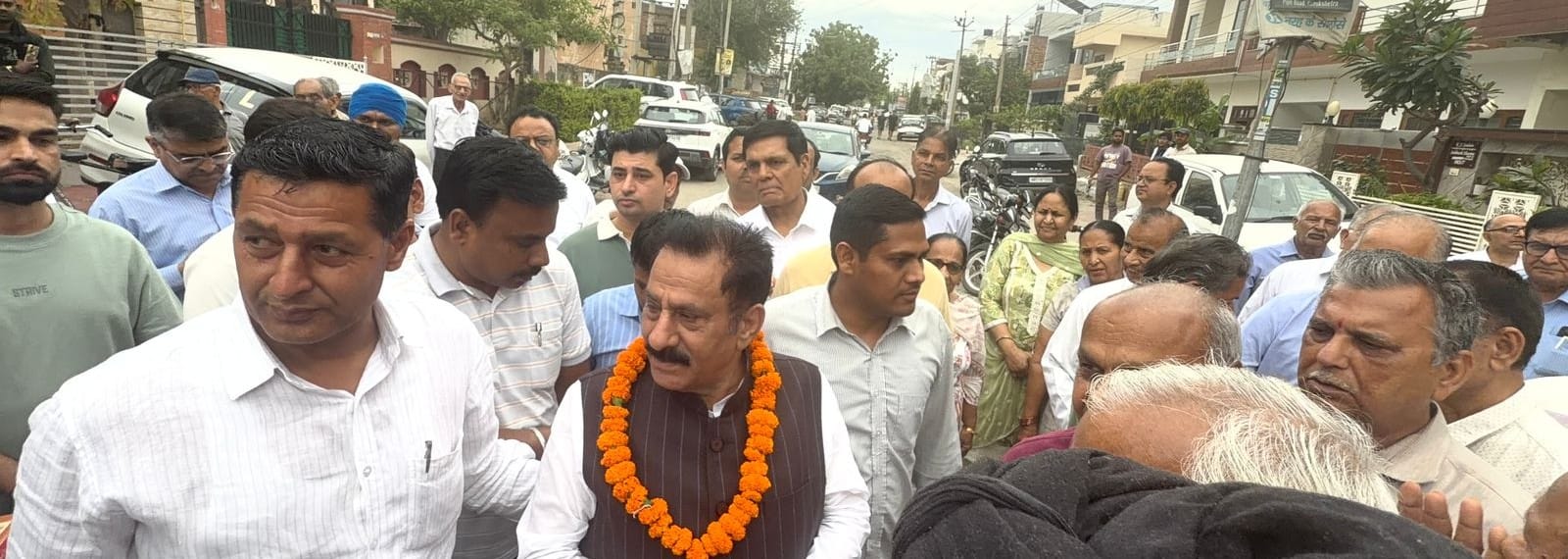 कुरुक्षेत्र। सड़क निर्माण कार्याें का शुभारंभ करने पहुंचे पूर्व राज्यमंत्री सुभाष सुधा। स्वयं कुरुक्षेत्र। सड़क निर्माण कार्याें का शुभारंभ करने पहुंचे पूर्व राज्यमंत्री सुभाष सुधा। स्वयं